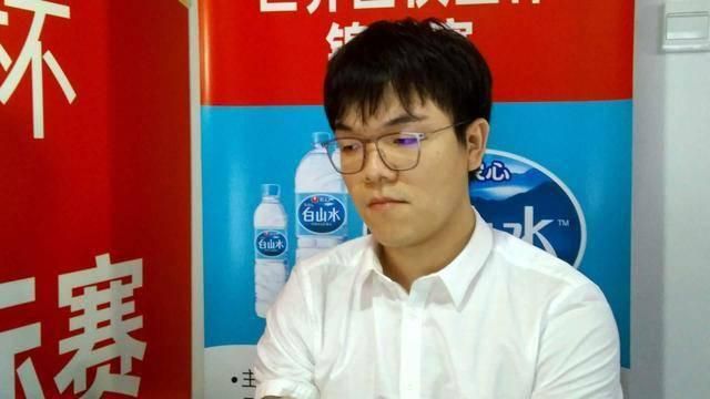欧冠小组赛最后一轮，拜仁客场1-0战胜曼联，赛后图赫尔接受了采访。